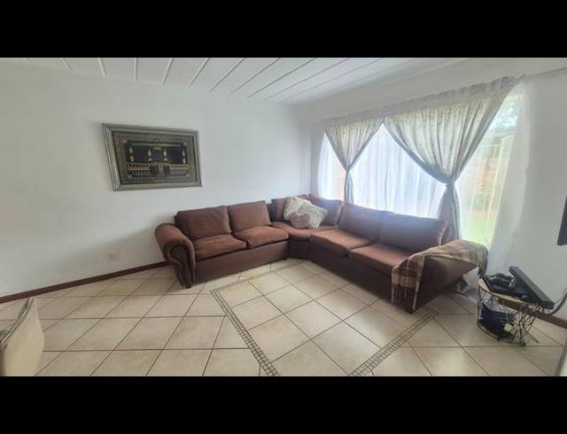 1 BEDROOM PROPERTY TO RENT IN WHITERIDGE